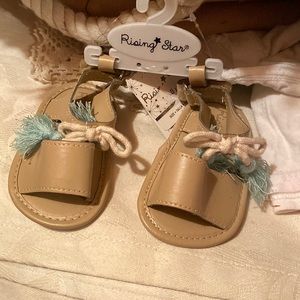 Baby shoes size 6 to 9 months. Sandals ties with tassels